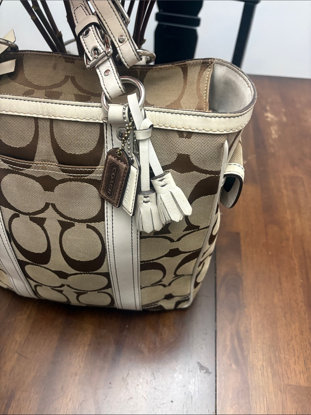 Low start Coach Vintage Gallery Signature Jacquard Canvas Leather Satchel in GUC - Picture 3 of 12